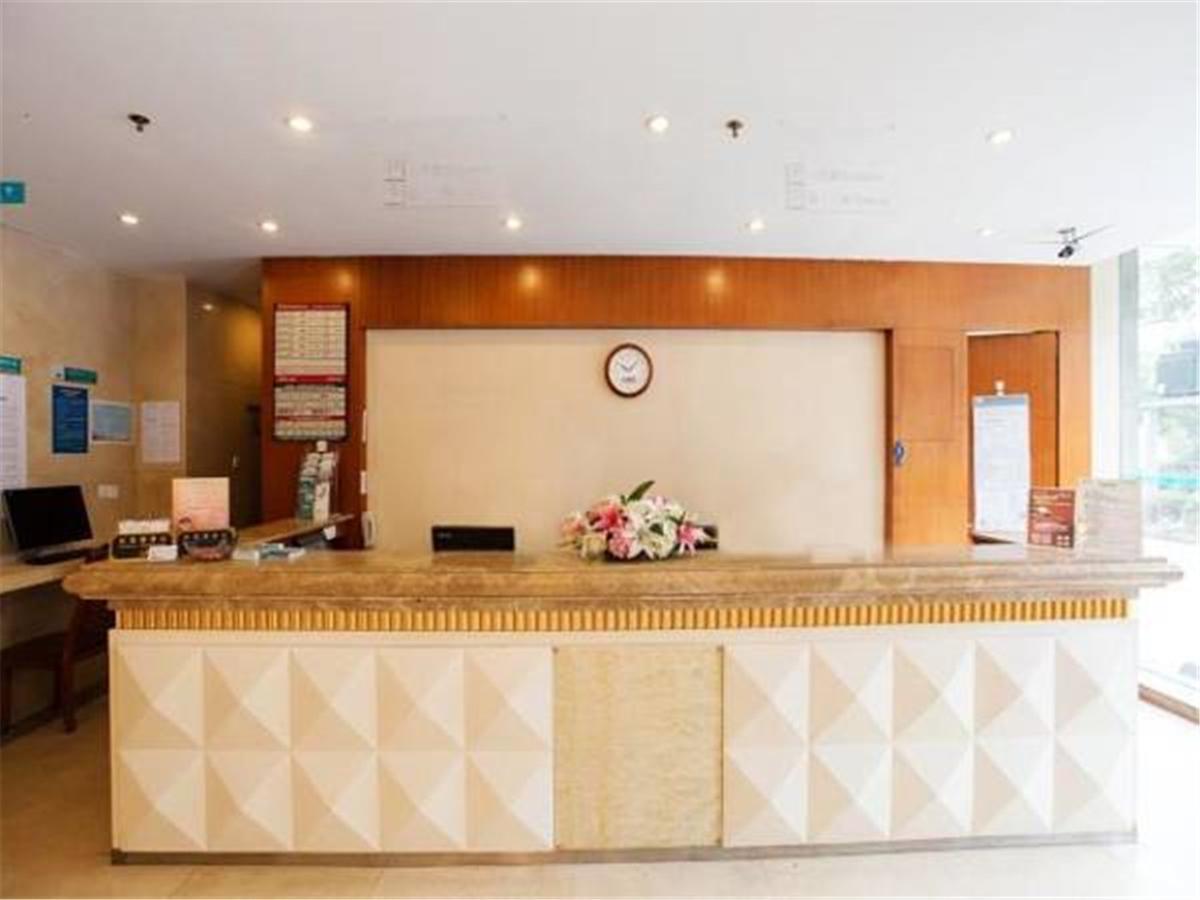 Jingjiang Inn Shanghai Baoyang Pier Exterior photo